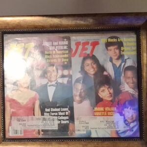 Elegant Gold Picture Frame for Magazines